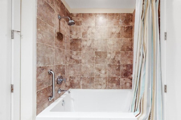 Diamond Beach Condos image 10