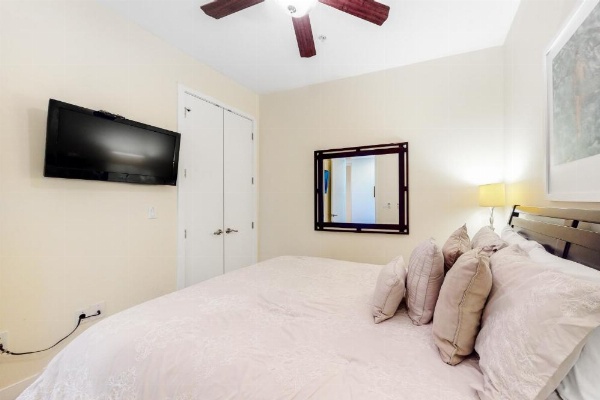 Diamond Beach Condos image 17