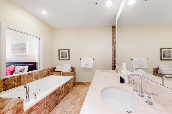 Diamond Beach Condos image 8