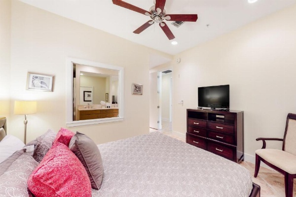 Diamond Beach Condos image 9